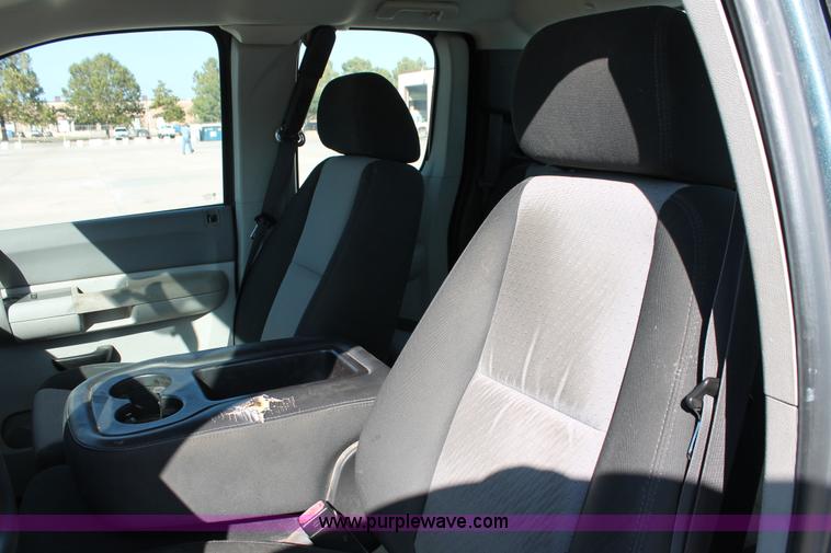 image for item H8085 2008 Chevrolet Silverado 2500HD Ext. Cab pickup truck