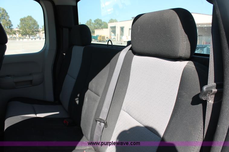 image for item H8085 2008 Chevrolet Silverado 2500HD Ext. Cab pickup truck