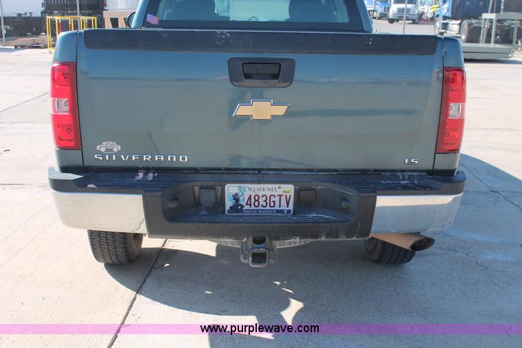 image for item H8085 2008 Chevrolet Silverado 2500HD Ext. Cab pickup truck