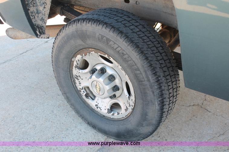 image for item H8085 2008 Chevrolet Silverado 2500HD Ext. Cab pickup truck
