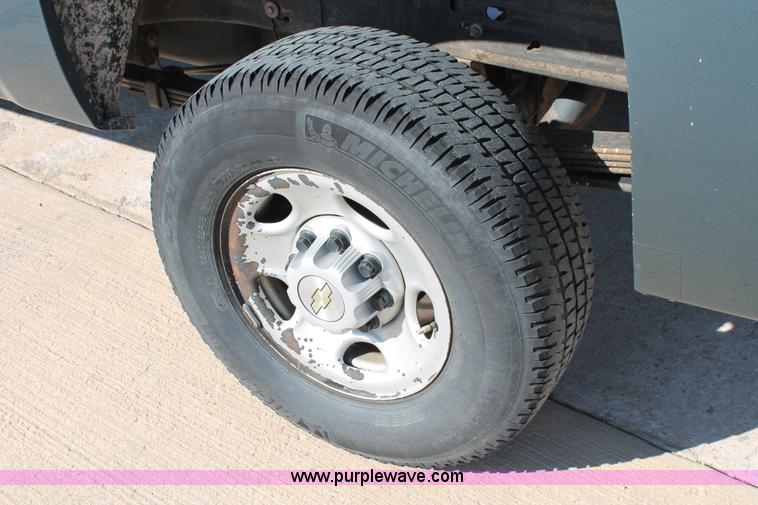 image for item H8085 2008 Chevrolet Silverado 2500HD Ext. Cab pickup truck