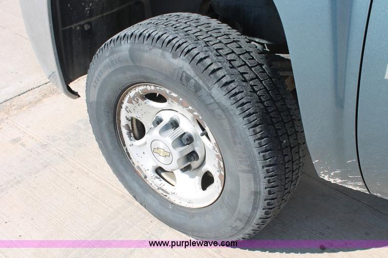image for item H8085 2008 Chevrolet Silverado 2500HD Ext. Cab pickup truck