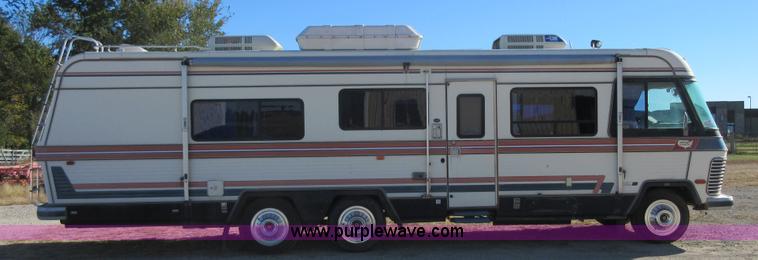 image for item I1910 1984 Chevrolet Holiday Rambler Presidental 33 RV