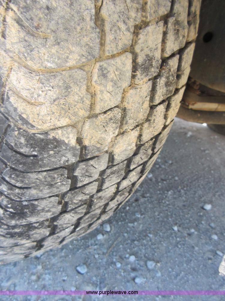 image for item I1928 1991 Lincoln Town Car Executive