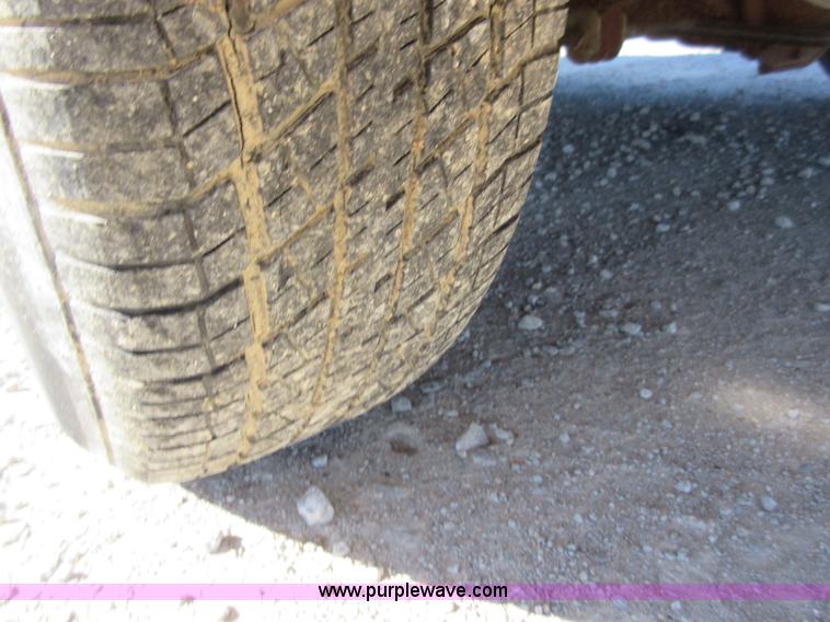 image for item I1928 1991 Lincoln Town Car Executive