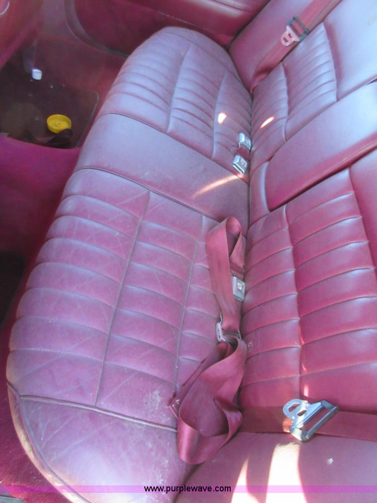 image for item I1928 1991 Lincoln Town Car Executive