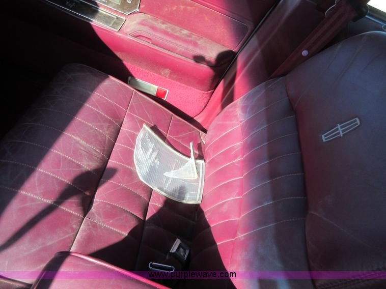 image for item I1928 1991 Lincoln Town Car Executive