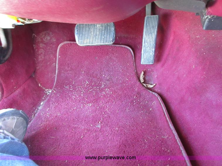 image for item I1928 1991 Lincoln Town Car Executive