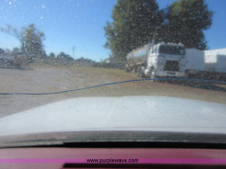 image for item I1928 1991 Lincoln Town Car Executive