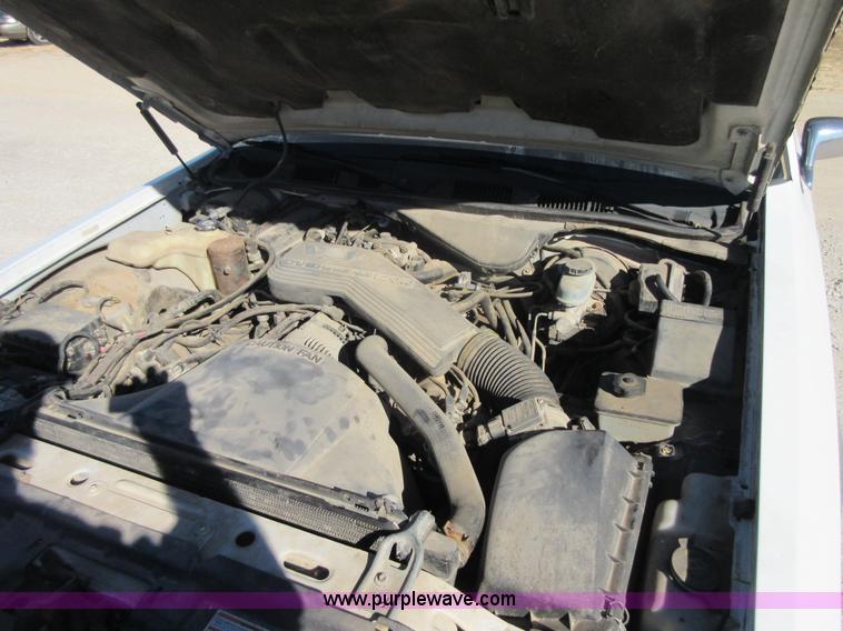 image for item I1928 1991 Lincoln Town Car Executive