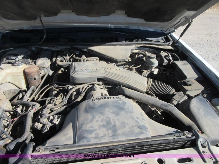 image for item I1928 1991 Lincoln Town Car Executive