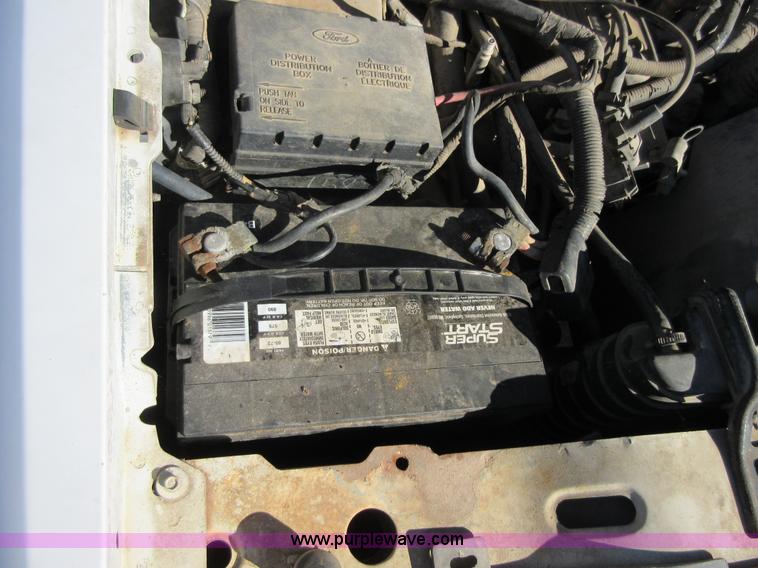 image for item I1928 1991 Lincoln Town Car Executive