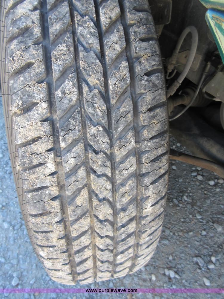 image for item I1929 2000 Ford Windstar van