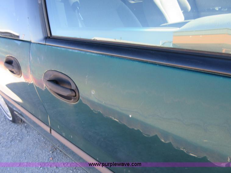 image for item I1929 2000 Ford Windstar van