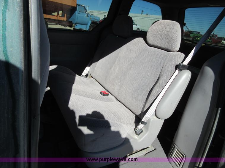 image for item I1929 2000 Ford Windstar van