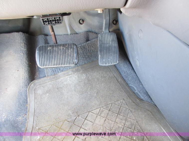 image for item I1929 2000 Ford Windstar van