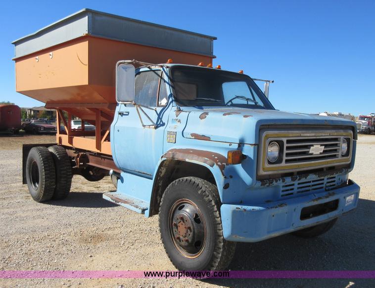 image for item I1931 1976 Chevrolet C60 feed truck