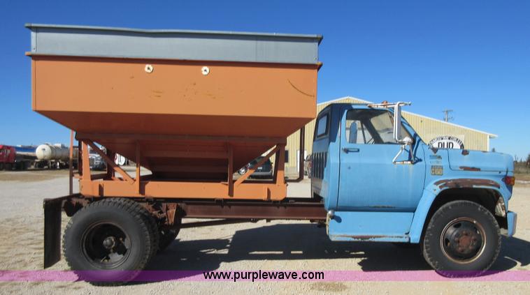 image for item I1931 1976 Chevrolet C60 feed truck