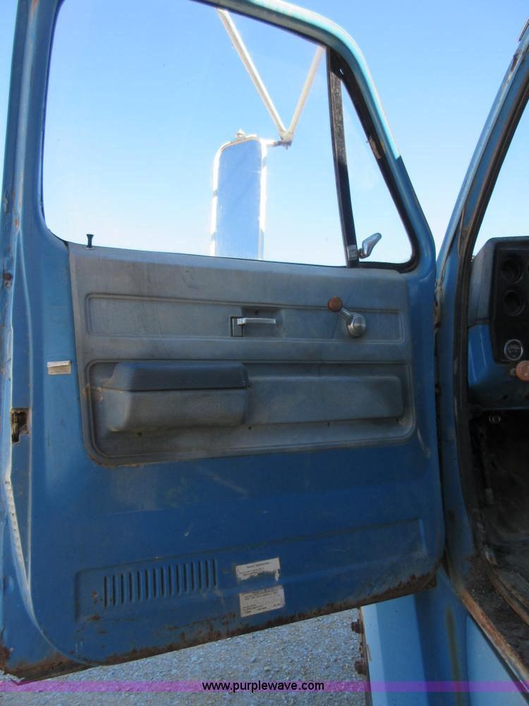 image for item I1931 1976 Chevrolet C60 feed truck