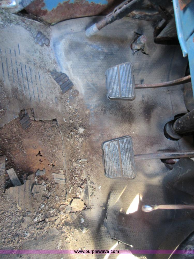 image for item I1931 1976 Chevrolet C60 feed truck