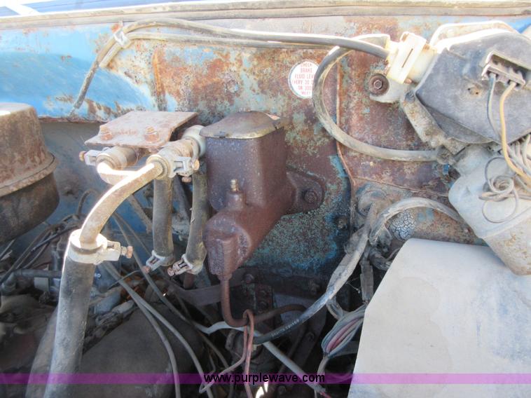 image for item I1931 1976 Chevrolet C60 feed truck