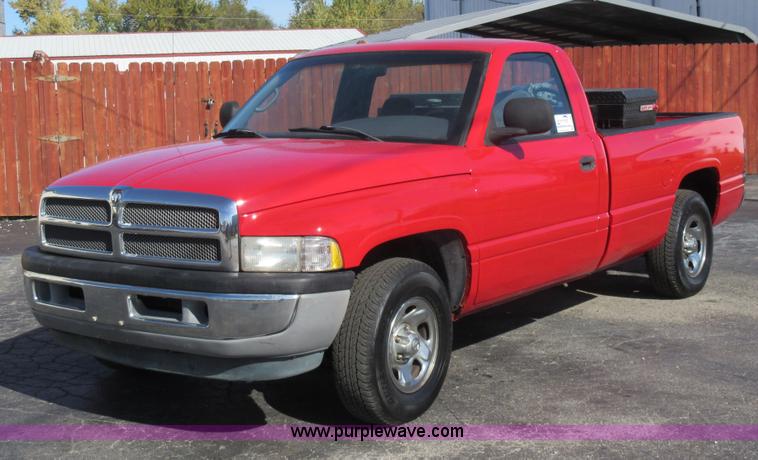 image for item I6328 2001 Dodge Ram 1500 pickup truck
