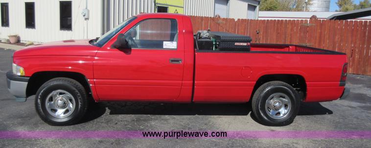 image for item I6328 2001 Dodge Ram 1500 pickup truck