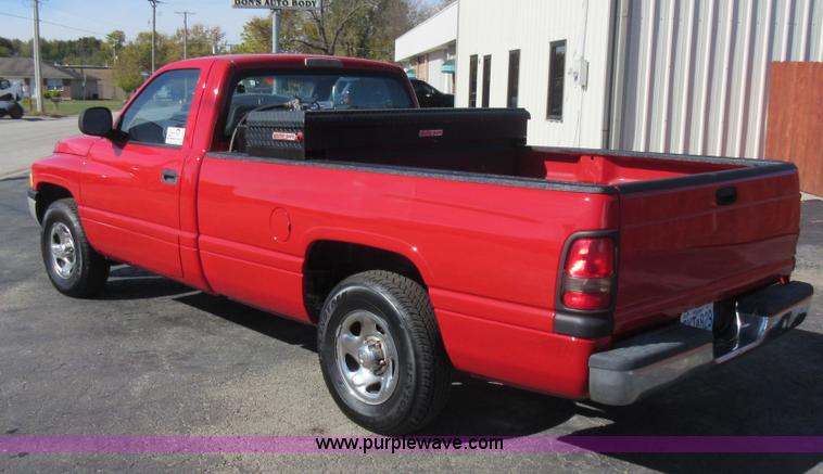 image for item I6328 2001 Dodge Ram 1500 pickup truck