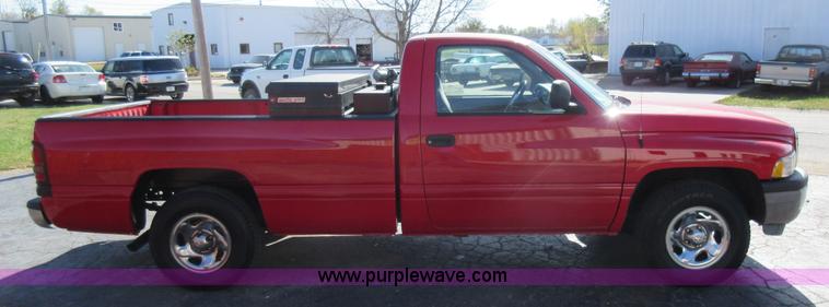 image for item I6328 2001 Dodge Ram 1500 pickup truck