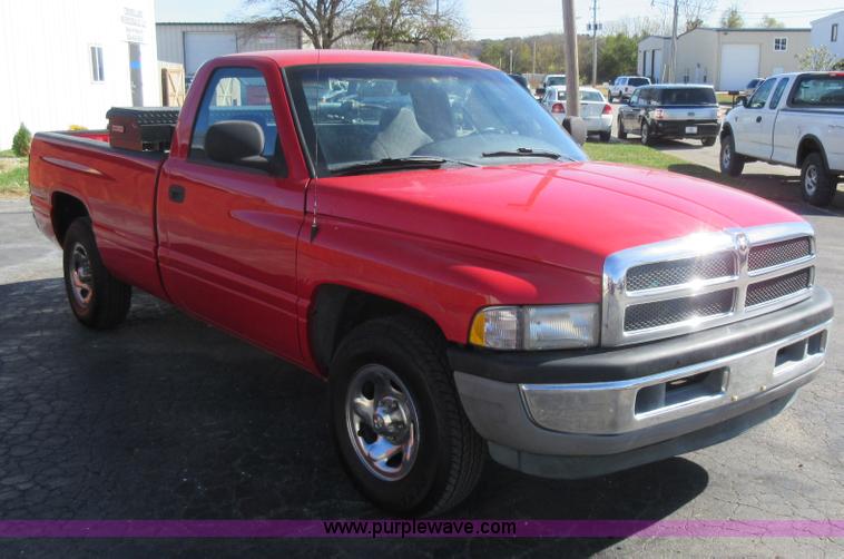 image for item I6328 2001 Dodge Ram 1500 pickup truck