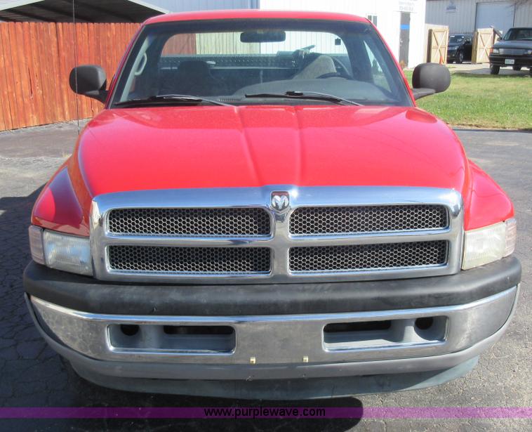 image for item I6328 2001 Dodge Ram 1500 pickup truck