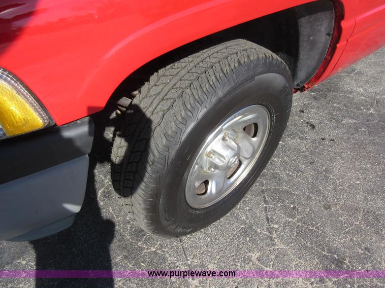 image for item I6328 2001 Dodge Ram 1500 pickup truck