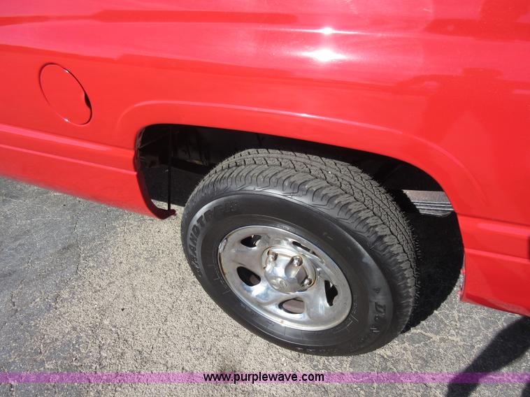 image for item I6328 2001 Dodge Ram 1500 pickup truck