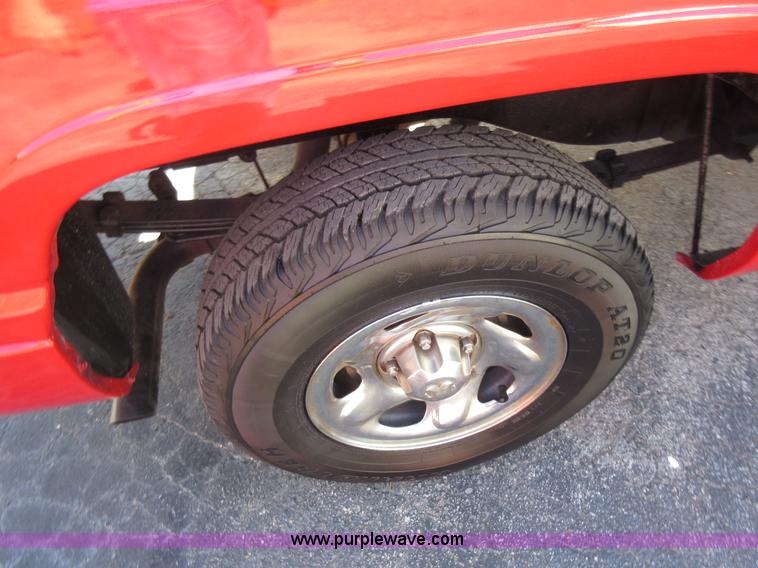image for item I6328 2001 Dodge Ram 1500 pickup truck
