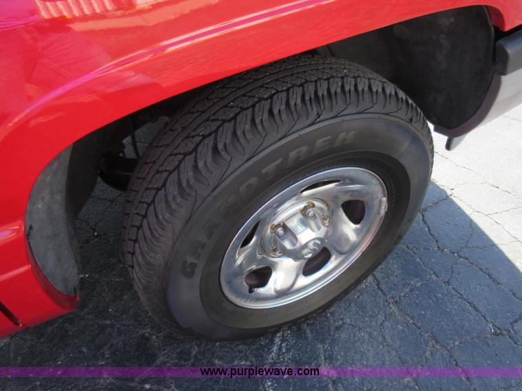 image for item I6328 2001 Dodge Ram 1500 pickup truck