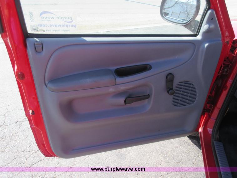 image for item I6328 2001 Dodge Ram 1500 pickup truck