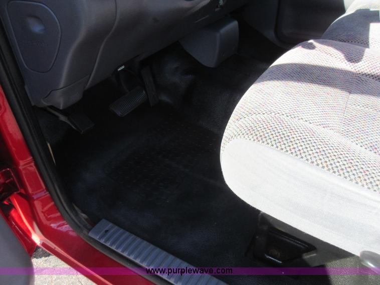 image for item I6328 2001 Dodge Ram 1500 pickup truck