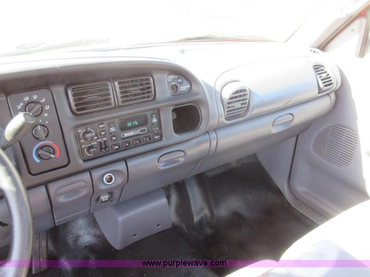 image for item I6328 2001 Dodge Ram 1500 pickup truck