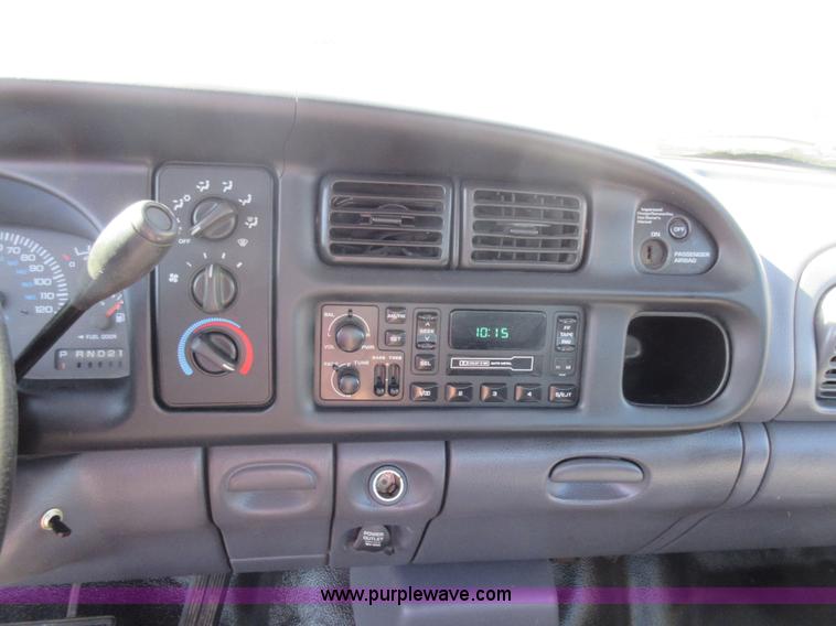 image for item I6328 2001 Dodge Ram 1500 pickup truck