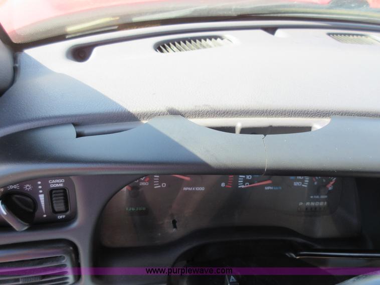 image for item I6328 2001 Dodge Ram 1500 pickup truck