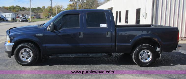image for item I6329 2002 Ford F250 Super Duty Crew Cab pickup truck