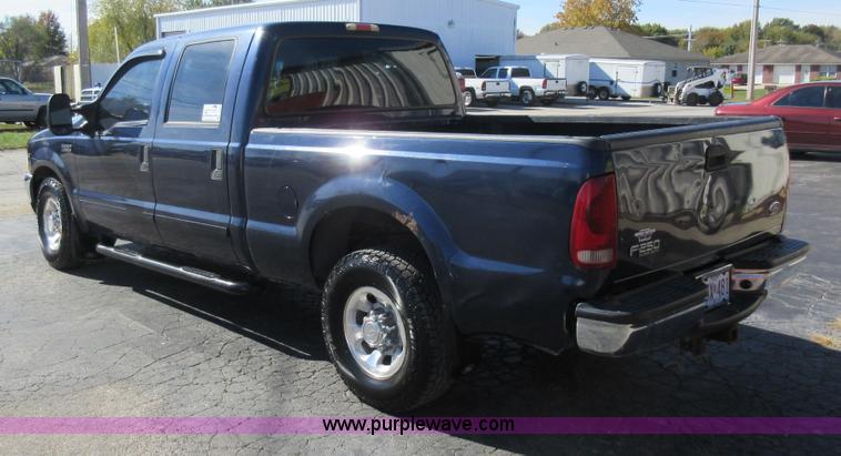 image for item I6329 2002 Ford F250 Super Duty Crew Cab pickup truck