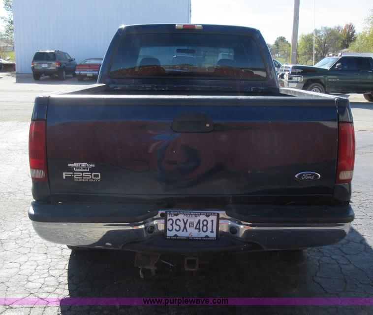 image for item I6329 2002 Ford F250 Super Duty Crew Cab pickup truck