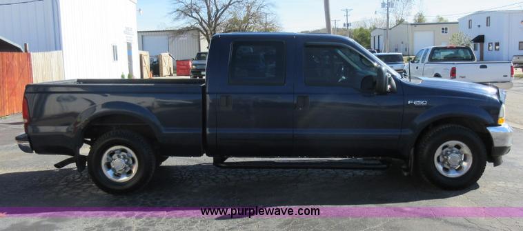 image for item I6329 2002 Ford F250 Super Duty Crew Cab pickup truck
