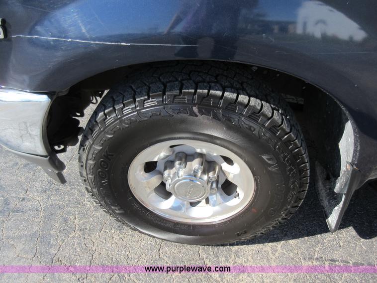 image for item I6329 2002 Ford F250 Super Duty Crew Cab pickup truck