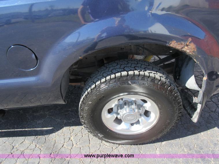 image for item I6329 2002 Ford F250 Super Duty Crew Cab pickup truck