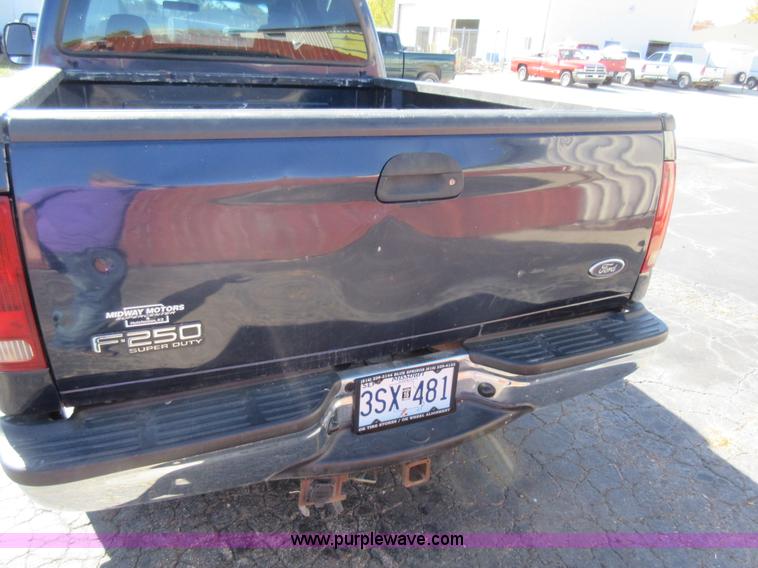 image for item I6329 2002 Ford F250 Super Duty Crew Cab pickup truck