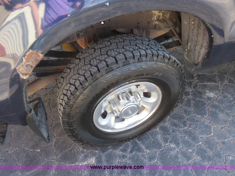 image for item I6329 2002 Ford F250 Super Duty Crew Cab pickup truck