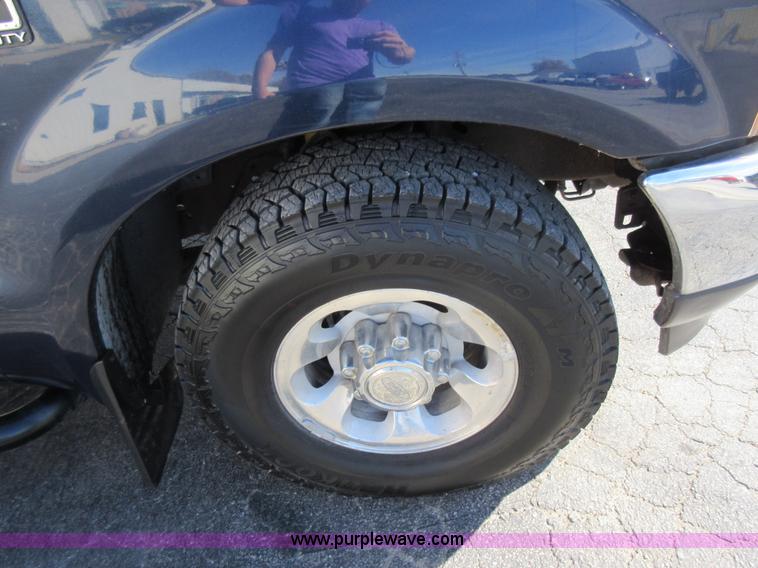 image for item I6329 2002 Ford F250 Super Duty Crew Cab pickup truck