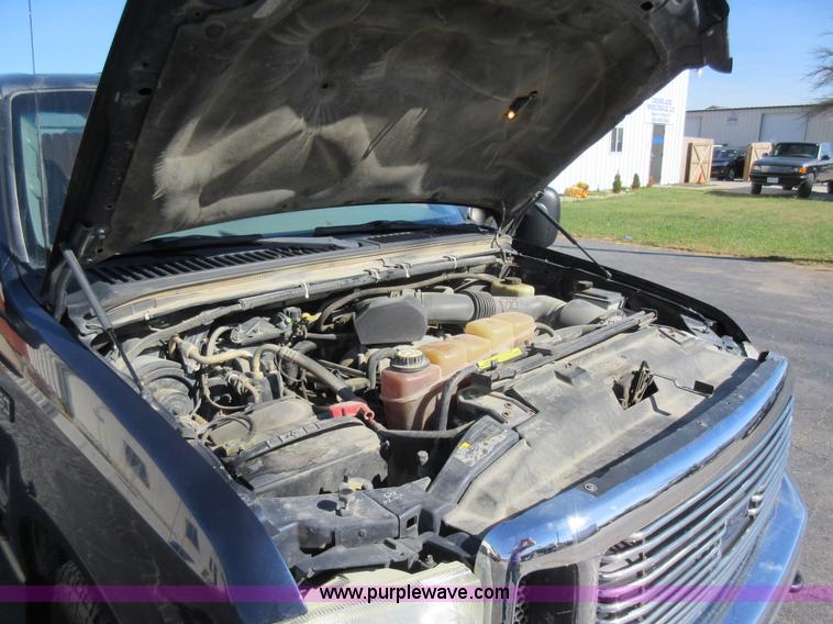 image for item I6329 2002 Ford F250 Super Duty Crew Cab pickup truck